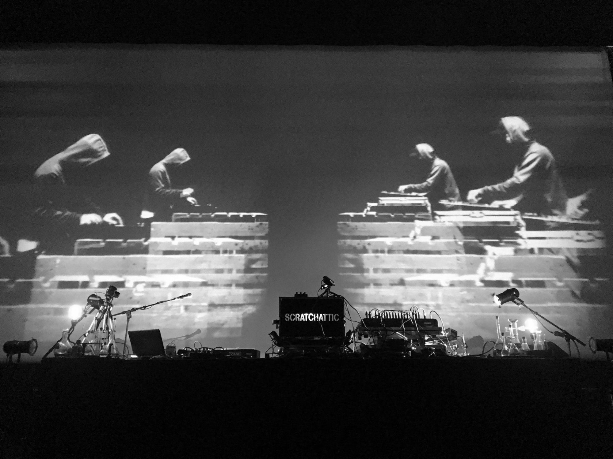 Installation Scratchattic - Live au Flow Lille - Vjing par Thomas Zaderatzky