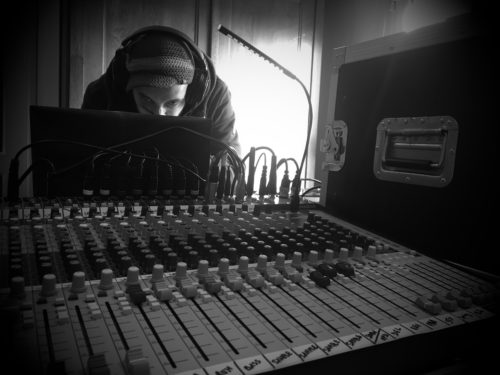 Studio Scratchattic - Dj Sharky au contrôle